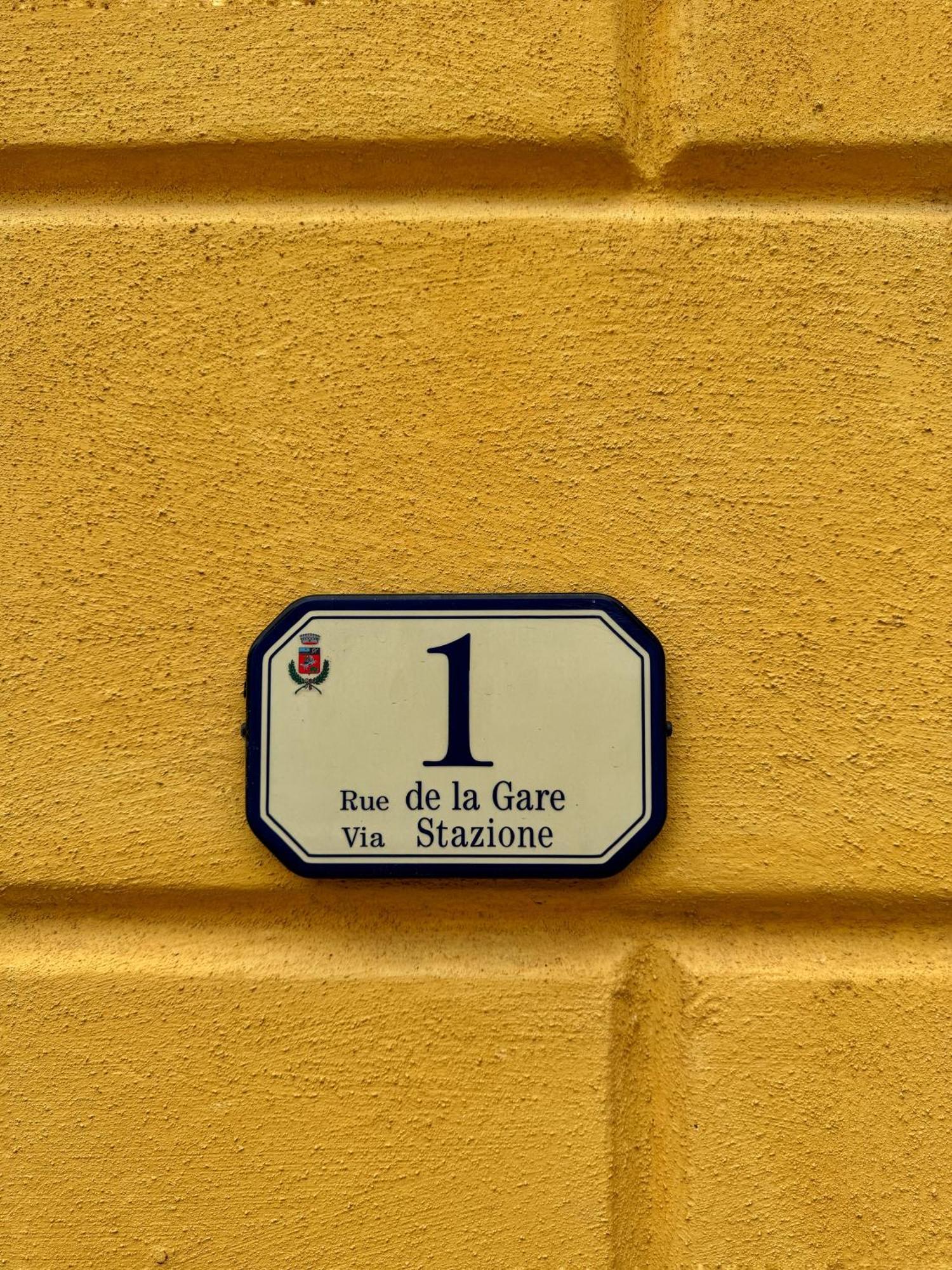 Auberge De La Gare - Dortoir & Ostello Hone Exterior photo