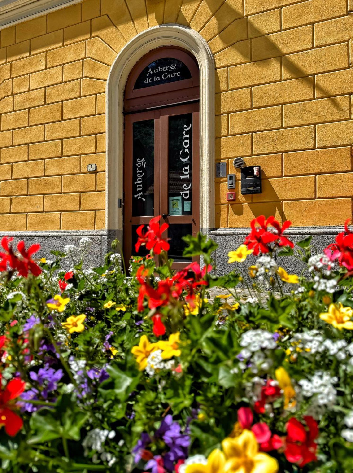 Auberge De La Gare - Dortoir & Ostello Hone Exterior photo